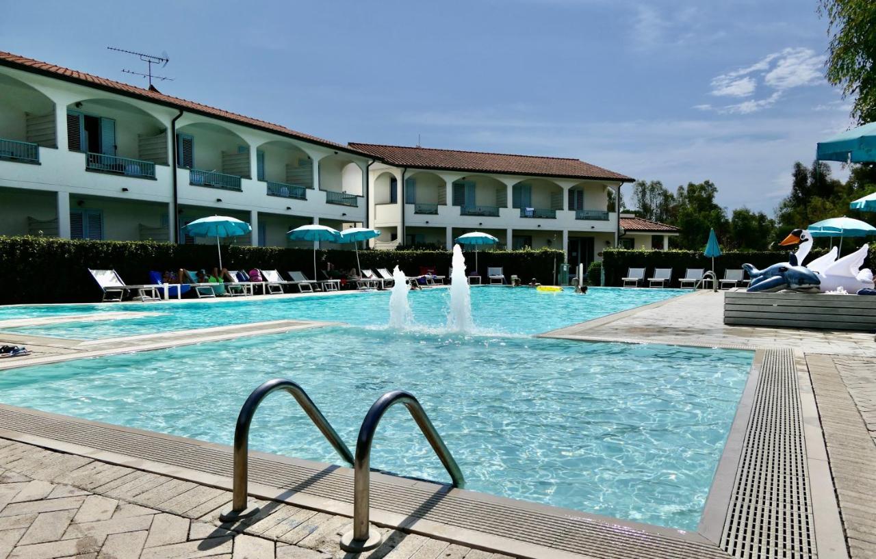 Apartments In Residence In Vada With Swimming Pool 450 Meters From The Sea Kültér fotó